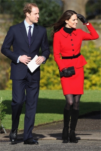 Kate-Middleton-outfit-1-Febbraio-2011-Visita-St-Andrews-334x500.jpeg