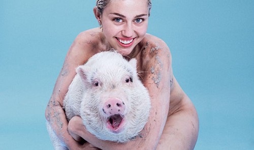 Il famoso scatto di Miley Cyrus in difesa degli animali