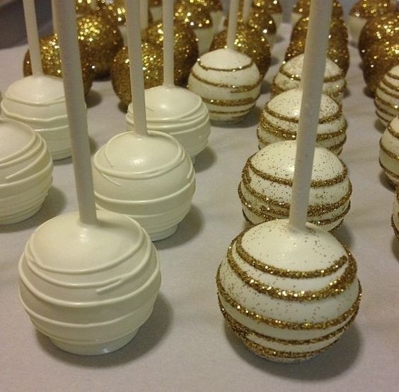 Cake pops bianchi e oro (Fonte foto: food.allwomenstalk.com)