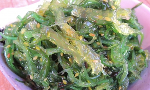 Semi di sesamo: nella cucina orientale si usano spesso per condire insalate di alghe. 