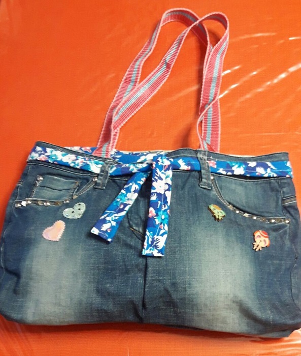 Da Jeans A Spiritosa Borsa Tutorial Per Un Esempio Di Riciclo Creativo Ehabitat It