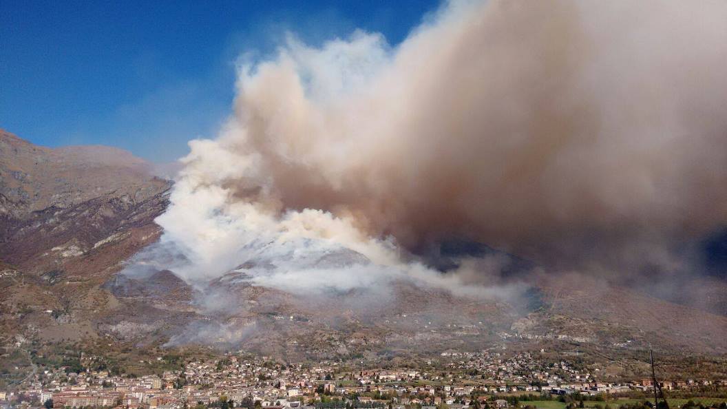 Incendi in Piemonte: un disastro naturale e sociale. Ultimi aggiornamenti e  cause - eHabitat.it