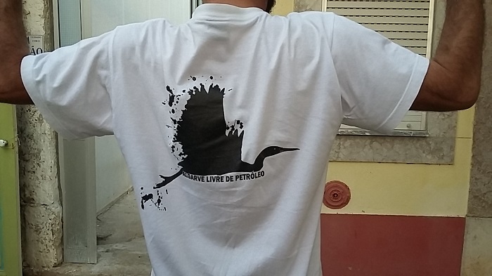 Maglietta simbolo della lotta contro il petrolio in Algarve - Foto: Daniela Zora
