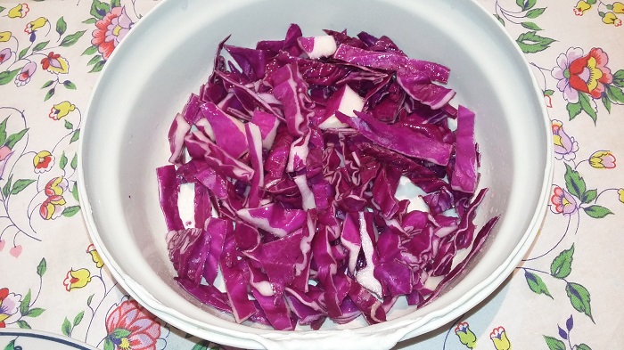 Cavolo viola crudo, ottimo in insalata - Foto: Daniela Zora