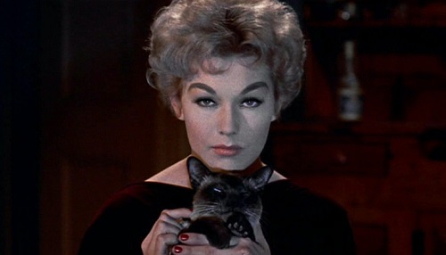 Kim Novak e Cagliostro in "Una strega in paradiso" (1958)