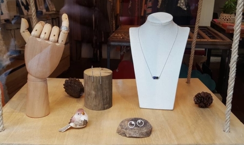 Gioielli sostenibili: nel cuore di Firenze Nokike propone uno stile eco-friendly per gioielli e accessori moda. 