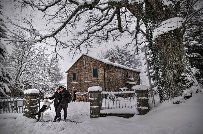 La nuova casa di Alessia e Tommaso in inverno