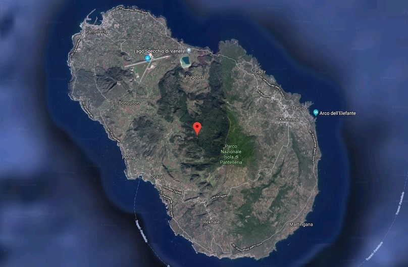 L'isola di Pantelleria è raggiungibile via mare e dai principali aeroporti italiani