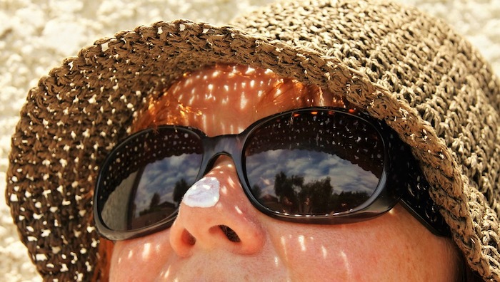 occhiali cappello crema solare
