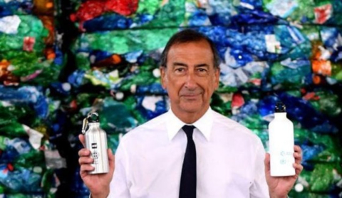 Guerra contro bottiglie acqua plastica Comune di Milano