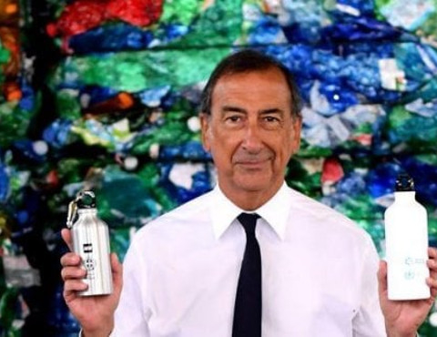 Guerra contro bottiglie acqua plastica Comune di Milano
