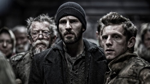 Chris Evans (al centro) in "Snowpiercer" kolossal del 2013 che coniuga, fantascienza, ecologia e lotta di classe.