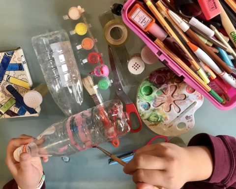 5 attività da realizzare con i bambini sull'inquinamento da plastica