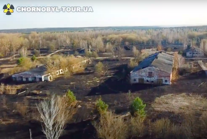 Ripresa dal drone degli effetti degli incendi nella Zona di esclusione di Chernobyl (immagine fornita da Chornobyl Tour)