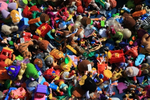 giocattoli di plastica nocivi per i bambini