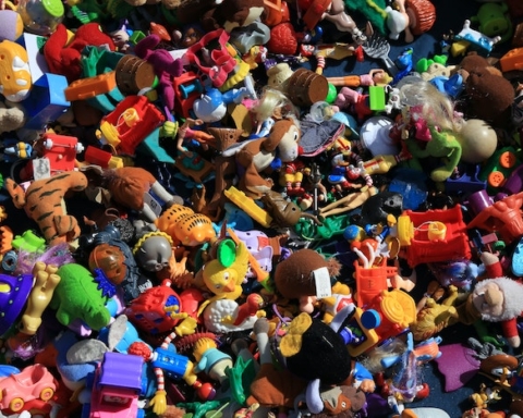 giocattoli di plastica nocivi per i bambini
