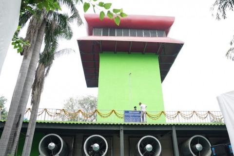 India torre mangia-smog