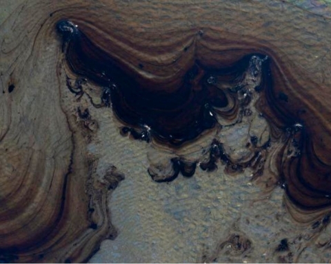 Foto aerea della fuoriuscita di petrolio