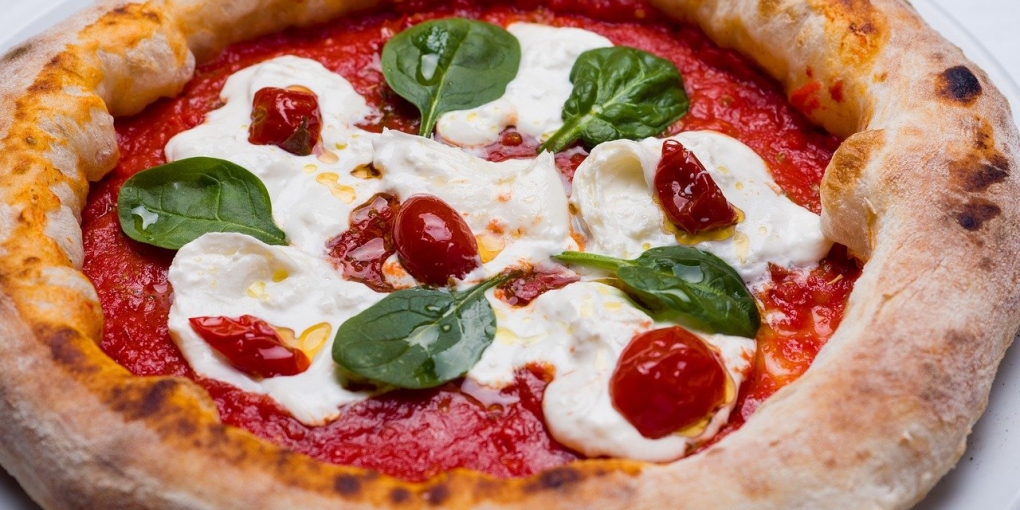 la pizza napoletana dona felicità