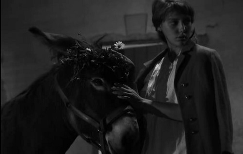 Anne Wiazemsky e l'asino Balthazar in Au hasard Balthazar  (1966) di Robert Bresson