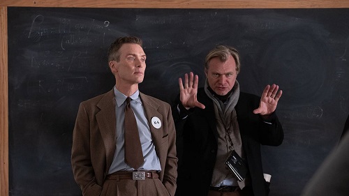 Il regista Christopher Nolan (a destra) sul set assieme a Cillian Murphy (Robert J. Oppenheimer)