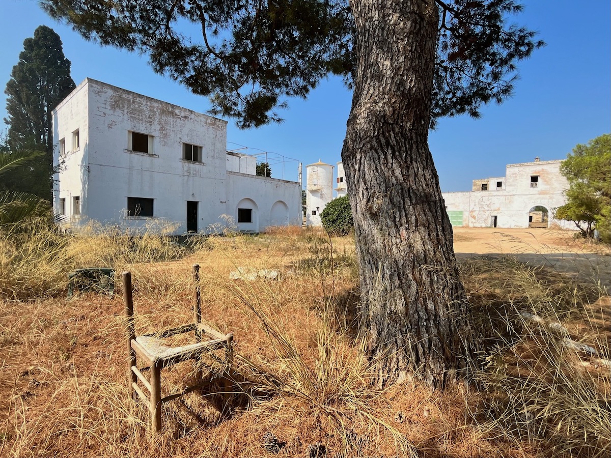 Masseria abbandonata borgo fantasma Puglia Salento