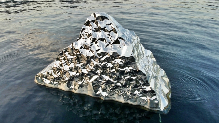 sos-humanity-lago-orta-iceberg-dettaglio-ph-peter-sorrentino-889x500.jpg