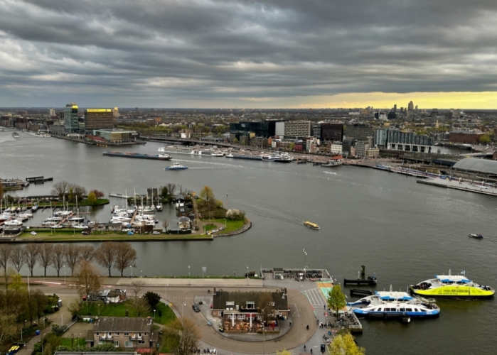 altalena-panoramica-amsterdam-vista-fiume-ij-adam-tower-ph-francesco-rasero-699x500.jpg