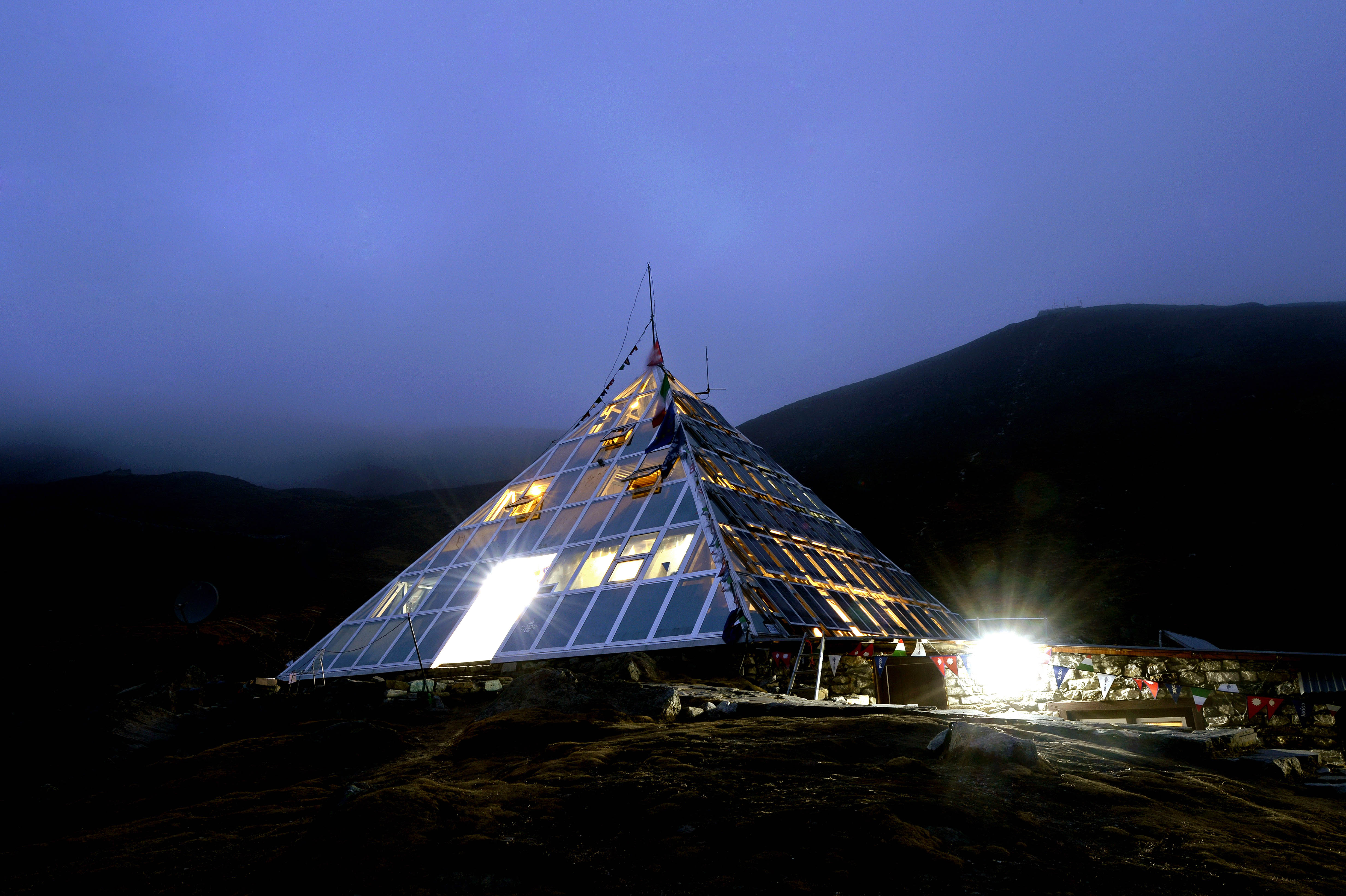 La tenda di luce_laboratorio della piramide 5050 mt. Nepal